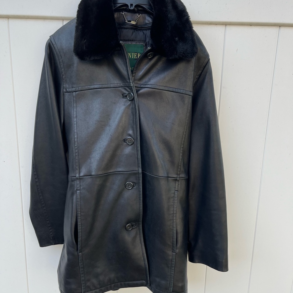 SOLD.   .DANIER Buttery Soft Leather Jacket w/ Fur Collar and Belted SZ 6 - 8 - Picture 13 of 16